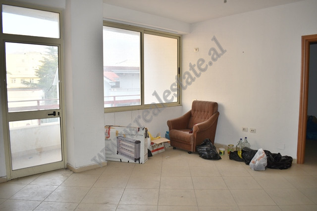 Apartament 3+1 per shitje rrugen Kongresi i Manastirit ne Tirane.

Ndodhet ne katin e 3-te te nje 